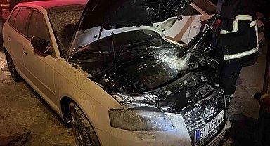 Niğde'de park halindeki otomobil yandı