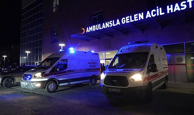 Niğde'de tır ile hafif ticari araç kafa kafaya çarpıştı: 2 ölü, 1 yaralı