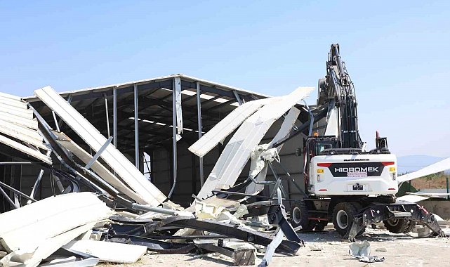 Nilüfer'de üç ayrı mahallede yıkım