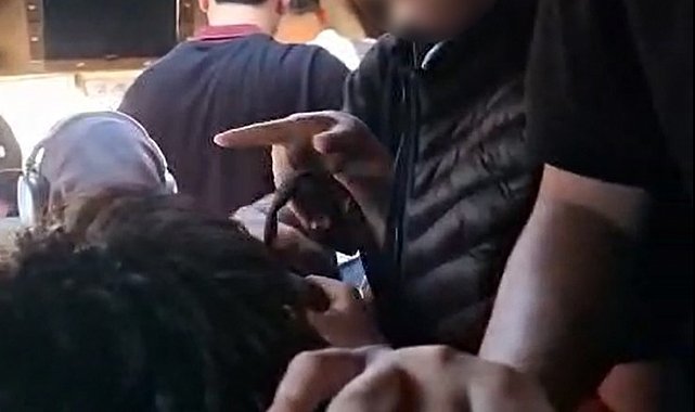 Öğrenciler serviste üst üste okula gidiyor