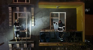 Öğrencilerin kaldığı evde yangın çıktı: 2 kişi dumanda etkilendi
