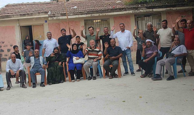 Öğretmen 40 yıl sonra köy okulunda öğrencileriyle buluştu