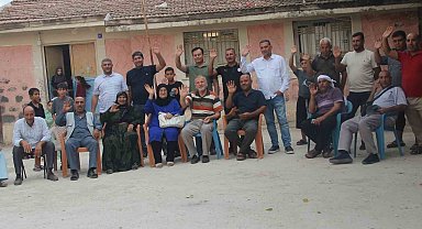 Öğretmen 40 yıl sonra köy okulunda öğrencileriyle buluştu
