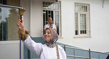 Okul yolları yeniden doldu: 17 milyon öğrenci için ders zili çaldı