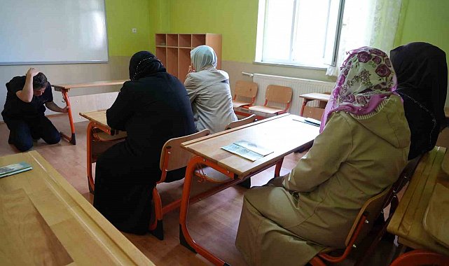 Önce öğrendiler sonra çevrelerine anlatacaklar: Demirözü'nde vatandaşlara afet ve çevre bilgilendirmesi