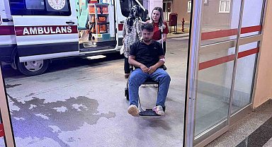 Önündeki araca çarpmamak için refüje çıktı: 2 yaralı