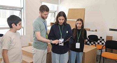 Ortaokul ve lise öğrencileri BTÜ'de robotlarla tanıştı
