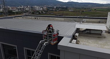 Osmaniye'de 112 ekipleri bu kez kendi binaları için alarma geçti