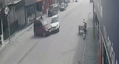 Osmaniye'de iki otomobilin çarpıştığı kaza kamerada: 2 yaralı