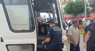 Otobüs ile otomobil çarpıştı: 2 yaralı