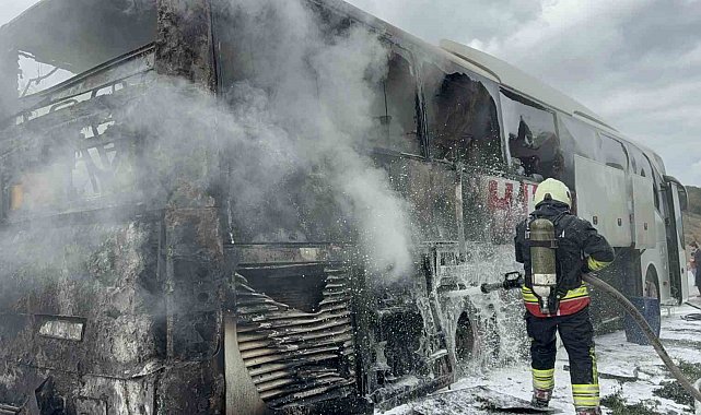 Otobüs yangınında 13 yolcu ve 3 personel ölümden döndü