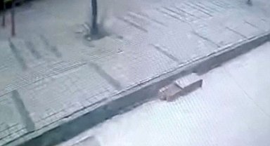 Otobüsün çarpmasıyla ağır yaralanan kadın, hayat mücadelesini kaybetti
