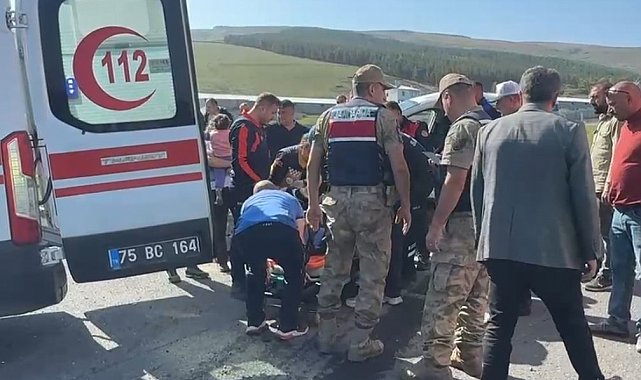 Otomobil ile pikap çarpıştı: 3 kişi yaralandı