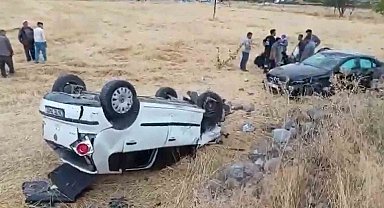 Otomobil park halindeki araca çarptı: 5 yaralı