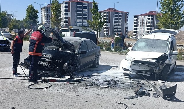 Otomobil ve hafif ticari araç çarpıştı, 1 kişi yaralandı