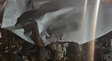 Otomobil yol kenarında yürüyen gençlere çarptı: 1 ölü, 2 yaralı
