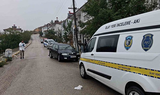Otomobilinden indikten sonra yere düşen şahıs hayatını kaybetti