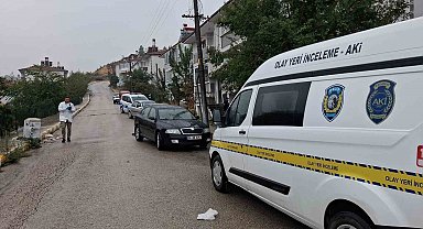 Otomobilinden indikten sonra yere düşen şahıs hayatını kaybetti
