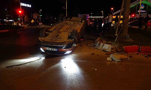 Otomobille çarpışan araç ters döndü: 2 yaralı