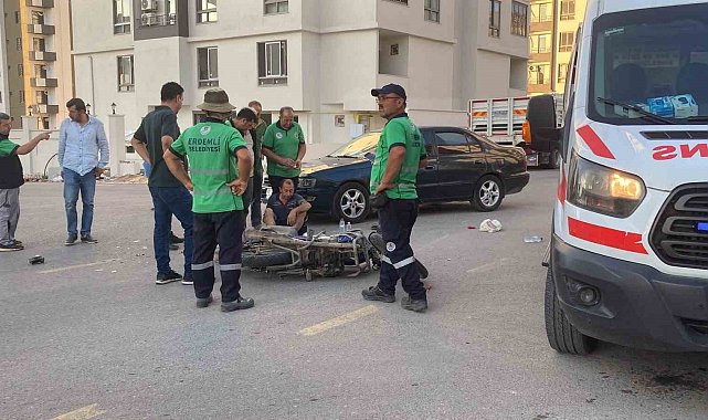 Otomobille çarpışan motosikletin sürücüsü yaralandı
