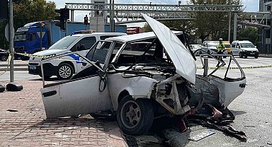 Otomobiller çarpıştı, Tofaş hurdaya döndü: 3'ü ağır 4 yaralı