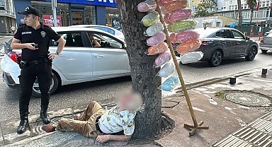 Pamuk şekerci sokak ortasında sızdı