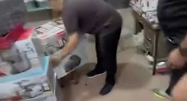 Patlayan şebeke hattı iş yerlerini bastı