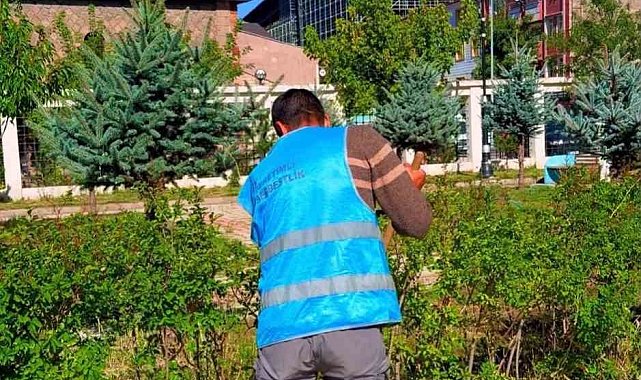 Patnos'ta denetimli serbestlik yükümlülerinden camilerde temizlik çalışması
