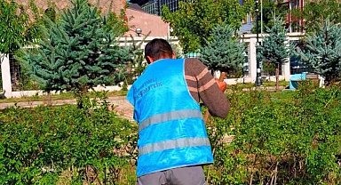 Patnos'ta denetimli serbestlik yükümlülerinden camilerde temizlik çalışması