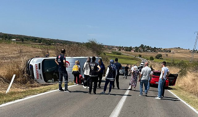 Pehlivanköy Pavli Panayırı yolunda ambulans kazaya karıştı: 5 yaralı