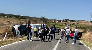 Pehlivanköy Pavli Panayırı yolunda ambulans kazaya karıştı: 5 yaralı