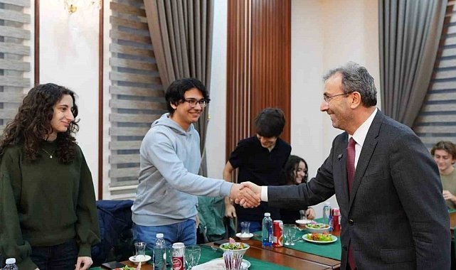Pendik'te yeni üniversitelilere 20 bin TL eğitim desteği hesaplara yatırıldı