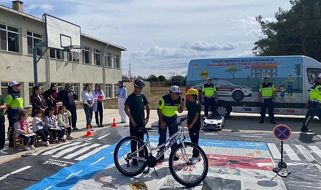 Pınarhisar'da öğrencilere uygulamalı güvenli trafik eğitimi