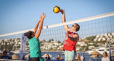 Plaj Voleybolu Şenliği Gündoğan'da tamamlandı