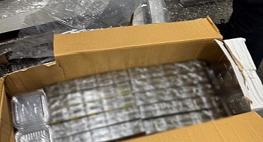 Plastik kutuların arasından 20 bin paket kaçak sigara çıktı