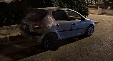 Polisin incelediği araç ve 2 şahıstan satışa hazır uyuşturucu ele geçirildi