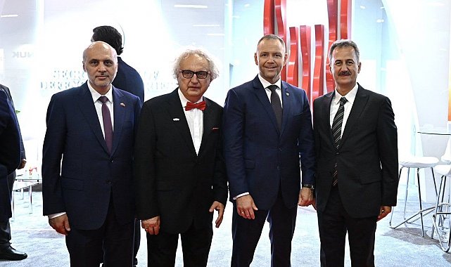 Polonya Cumhurbaşkanı Nawrocki, MSPO 2026'da Türk stantlarını ziyaret etti