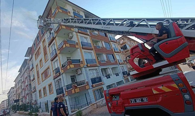 Prizden çıkan yangında 5 kişilik ailenin yaşadığı ev alevlere teslim oldu