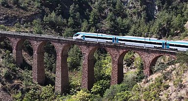 "Test süreçleri başarıyla devam eden Milli Elektrikli Hızlı Tren'imiz saatte 250 kilometre hıza ulaştı"