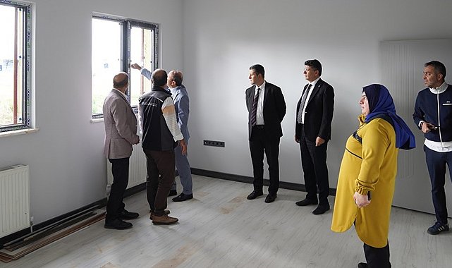 Rektör Çakmak Spor Bilimleri Fakültesinin yeni hizmet binasında incelemelerde bulundu