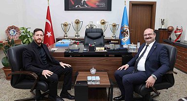 Rektör Hacımüftüoğlu'ndan Erzurumspor'a destek ziyareti