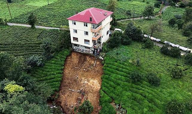 Rize'de korkutan heyelan: "Eşim 'Ev gidiyor' diye beni kaldırdı"
