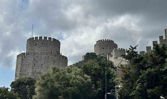 Rumeli Hisarı'ndaki bitmeyen restorasyona tepki: "90 günde yapıldı, 6,5 yıldır bitirilemiyor"