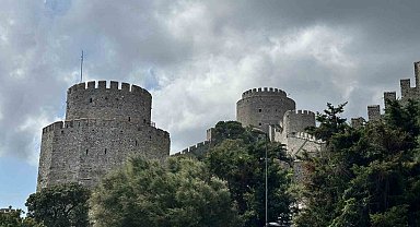 Rumeli Hisarı'ndaki bitmeyen restorasyona tepki: "90 günde yapıldı, 6,5 yıldır bitirilemiyor"