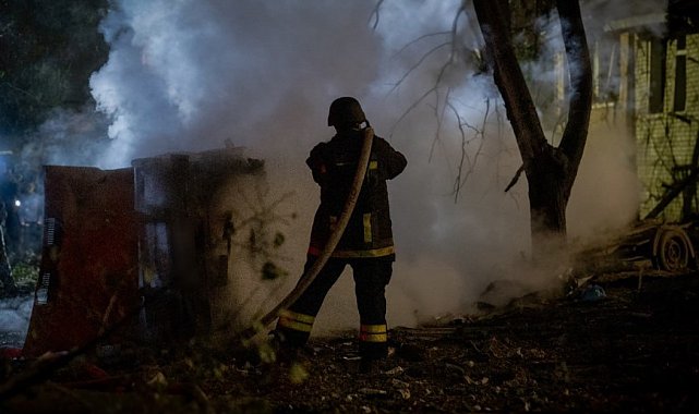 Rus ordusu Ukrayna'da 9 katlı apartmanı vurdu: 2 ölü