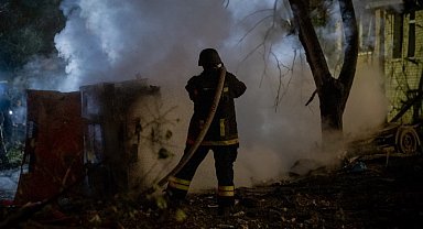 Rus ordusu Ukrayna'da 9 katlı apartmanı vurdu: 2 ölü