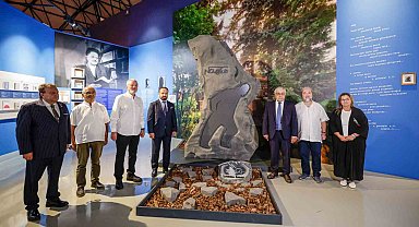 Rusya Büyükelçisi Vershinin, Nâzım Hikmet sergisini gezdi