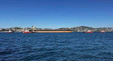 Rusya'da saldırıya uğrayan gemi İstanbul Boğazı'ndan geçti