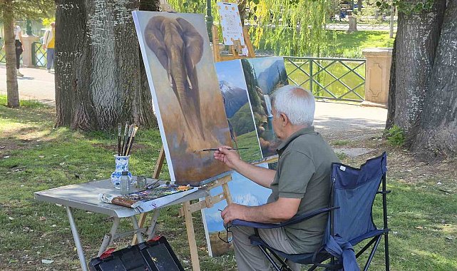 Sadece sergileri gezip resimleri inceleyerek ressam oldu