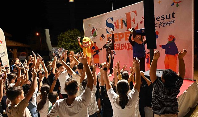 Sahne Kepez Zeytinlik'te çocukların yüzünü güldürdü